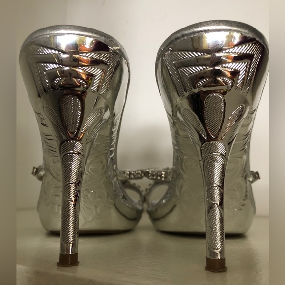 STUNNING SILVER STILETTOS - Picture 5 of 9